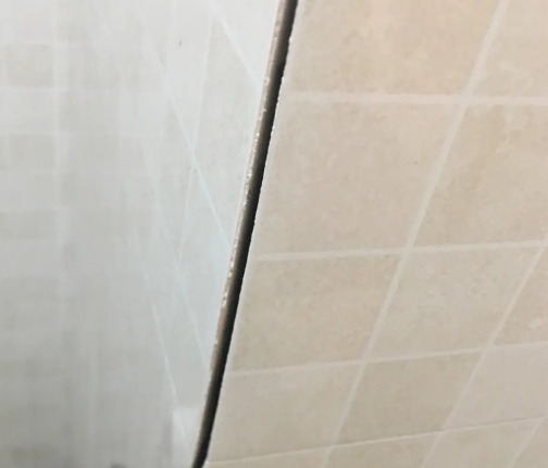 阳江市瓷砖空鼓维修公司分享阳台瓷砖脱落的修复过程可以分为以下几个步骤